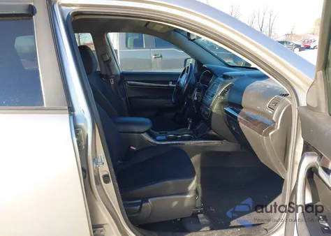 2015 Kia Sorento Lx z USA, uszkodzony, nr VIN 5XYKTDA65FG582965
